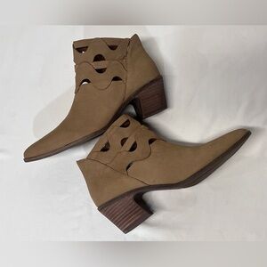 LUCKY BRAND Tan GEZANA laser cut nubuck ankle boots size 7.5.‎